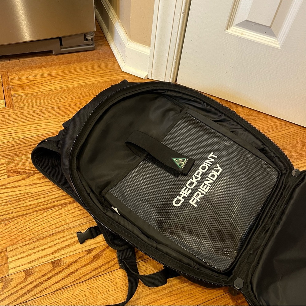 Alienware Orion ScanFast 17.3" Backpack Black TSA Laptop Gaming Backpack - Picture 3 of 7